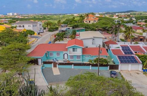Boegoeroei Villa | ~Sleeps 12 ~Spacious ~Private Pool ~Great Location