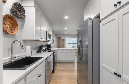 Shawano House | Sleeps 13! Lake Front|WaterToys!