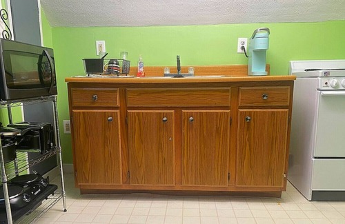 New Castle House | Sleeps 14! 4 BR w/9 Beds & 2 Bathrooms + WIFI!