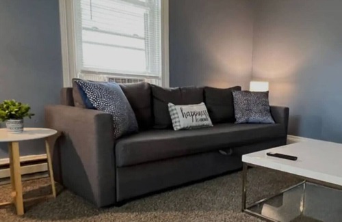 New Castle House | Sleeps 14! 4 BR w/9 Beds & 2 Bathrooms + WIFI!