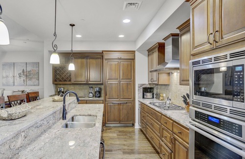 Sandpoint House | Sleeps 14, Lakefront, Beach - Seasons at Sandpoint