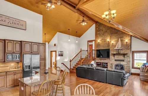 North Sebago House | SLEEPS 14 WITH A SANDY BEACH AND A DOCK