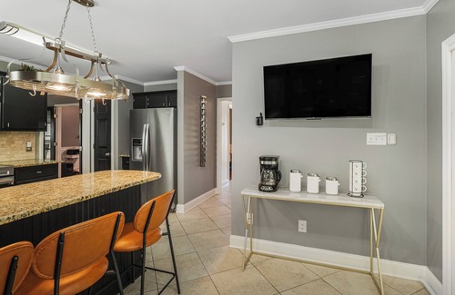 Charlotte House | Sleeps 15, Entire Home, Deep Discounts for Longer Stays