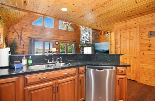 Ellijay Cabin | Sleeps 16 Lux Living w/Stunning Views! Fire pit,Game room, Hot tub, Fireplace