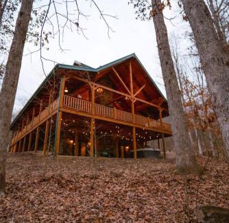 Carbon Hill House | Sleeps 16 Luxury Cabin with Game Room & Hot Tub