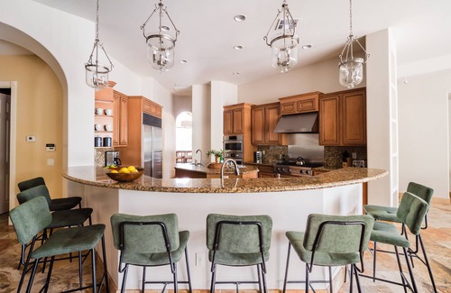 Paradise Valley Villa | Sleeps 19, 7BDR Estate! Sports Court, Putting Green, Pool | Farrier by AvantStay