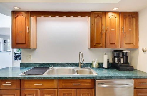 Narrowsburg House | Sleeps 19! Dine Together w/View + Pool & Sauna