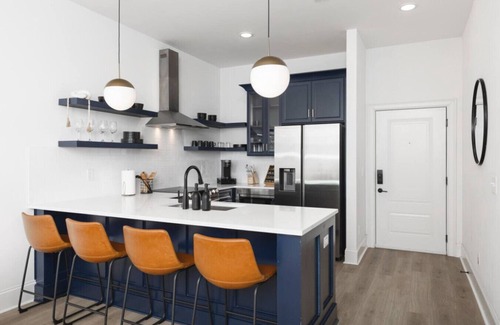 Cleveland Park Apartment | Sleeps 20, 3 Condos Side-by-Side, 10 minutes to Broadway