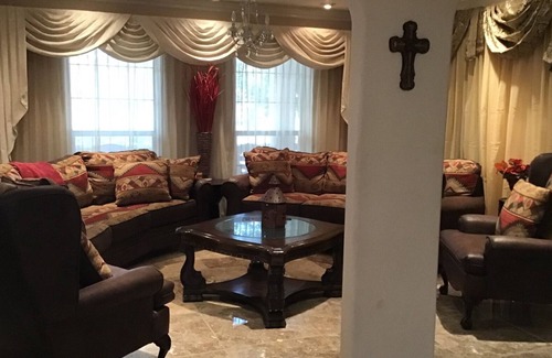 West Bluff House | Sleeps 20+, 7 Bedrooms, family friendly and perfect for traveling work teams.