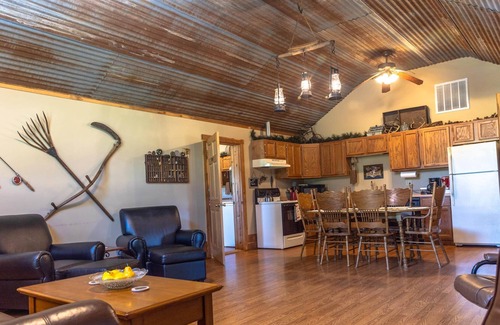 Norfork House | (Sleeps 20)Fishing Lodge Steps from the River