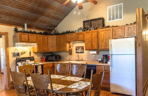 Norfork House | (Sleeps 20)Fishing Lodge Steps from the River