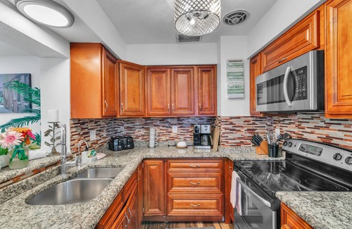 Clearwater House | Sleeps 20, HotPool 5BDR 3Bath home, 3.5 miles to the beach Small Events welcome