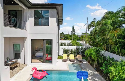 Naples Park House | Sleeps 22+, 2 Homes -Entire Property, 2 Pools