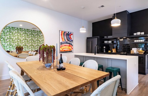 Germantown House | Sleeps 24 | 5mins to DT | 2 4BR Suites at Magnolia