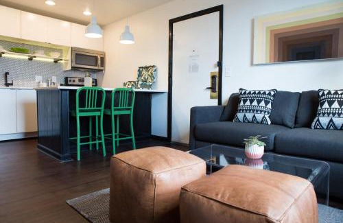 Rutledge Hill House | Sleeps 24 Group-Friendly SoBro Stay Near Music Downtown – by AvantStay