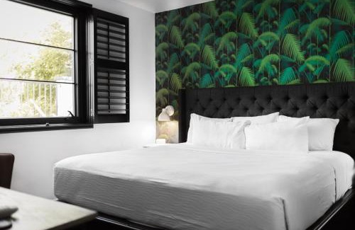 Rutledge Hill House | Sleeps 24 Group-Friendly SoBro Stay Near Music Downtown – by AvantStay