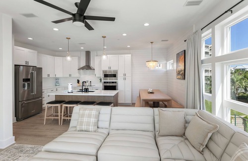 Holiday Isle House | Sleeps 24, HotTub, Pool, Steps 2 Beach, 2 Rooftop Tubs, 2 Kitchens, 2 Masters