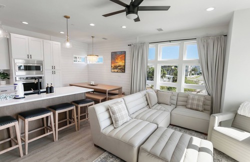 Holiday Isle House | Sleeps 24, HotTub, Pool, Steps 2 Beach, 2 Rooftop Tubs, 2 Kitchens, 2 Masters