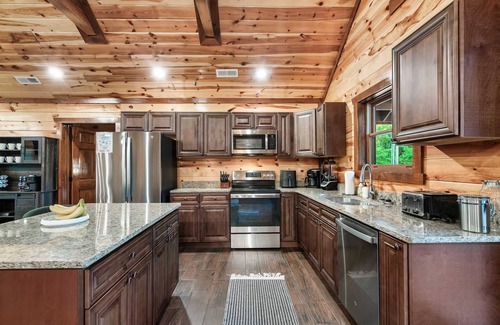 Caton Cabin | Sleeps 24 | Indoor Pool | Hot Tub | 8 Bedrooms