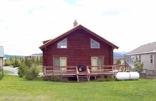 Island Park Cabin | Sleeps 26! 7 Queen, 6 Full bunk-beds, 3 br and loft (rates based on occupancy)