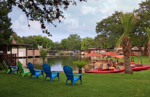 Kingsland House | SLEEPS 30 Chilled and heated pool, private beach with kayaks and paddle boards