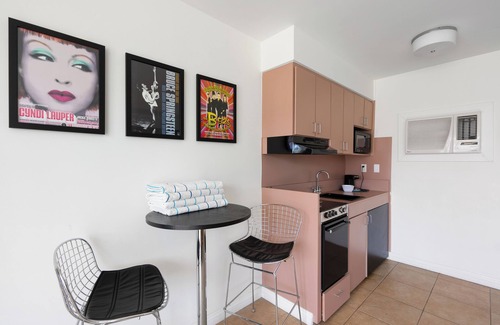 Desert Park Estates Hotel | Sleeps 32, 16-Room Hotel w/Pool | Monkey Tree