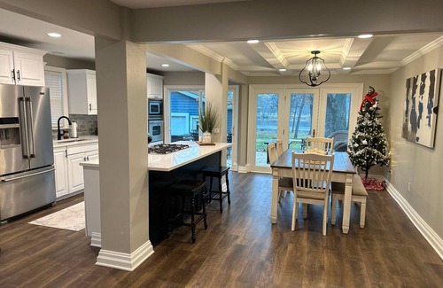 Yorkville House | Sleeps 5, Riverview, Game room, W/D, 12 mi to Naperville, Backyard, Parking,King