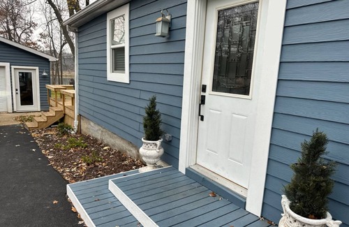 Yorkville House | Sleeps 5, Riverview, Game room, W/D, 12 mi to Naperville, Backyard, Parking,King