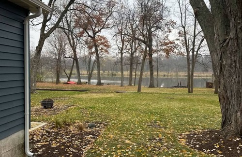 Yorkville House | Sleeps 5, Riverview, Game room, W/D, 12 mi to Naperville, Backyard, Parking,King