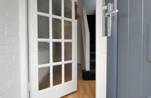 Cheadle House | Sleeps 5 with Free Parking