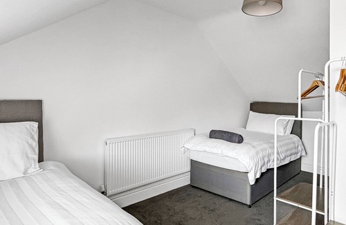 Newark Apartment | Sleeps 6 Central, Spacious 2-bedroom Apartment in Newark-on-Trent