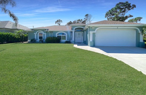 Pine Valley Villa | Sleeps 6, full refund*, heated pool, Dog ok