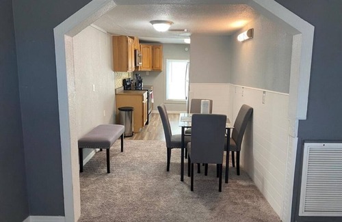 Palmetto House | Sleeps 6 on 3BR House in Charming Palmetto Ellenton, WiFi, AC. Nature & Comfort