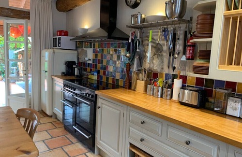 Saint-Meard-de-Gurcon House | Sleeps 6 Vineyard Escape- PetsOK & Airport Access