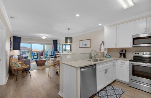 Miramar Beach Condo | Sleeps 8, dog friendly, private beach, beach service for 4! NEW BEACH RAMP!