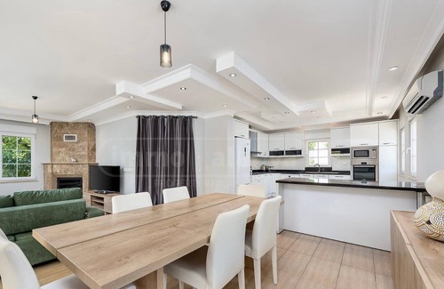 Alanya Villa | Sleeps 8, Large & Luxurious Villa Featuring a Private Pool - AWZ 256