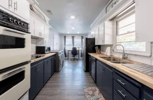 Lubbock House | Sleeps 8: Pet Friendly: Minutes from TTU & Medical District