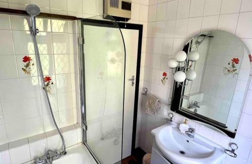 Wraysbury House | Sleeps 8 Thamefront Gem w PetsOK Free Parking