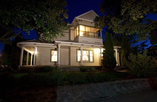 Walla Walla House | Sleeps up to 12 guests & walkable to Main Street!