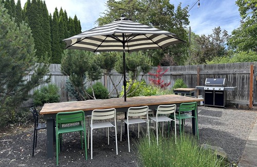 Walla Walla House | Sleeps up to 12 guests & walkable to Main Street!