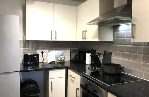Preston House | Sleeps up to 7, Parking, Office, Preston Nr M6/m65