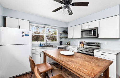 Superior House | Sleeps12 - Dog-Friendly SidexSide Duplex - Large Yard/Hammocks/Firepits/Grills