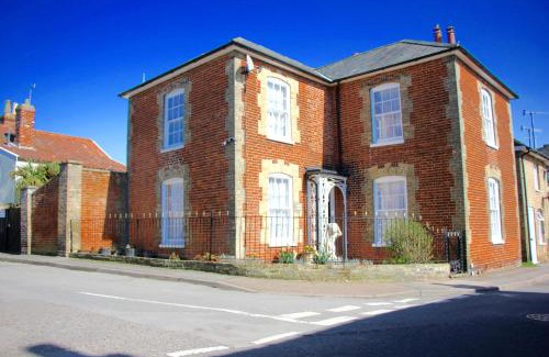 Saxmundham Villa | Sleeps14 Seaside Luxury House on the Suffolk Coast