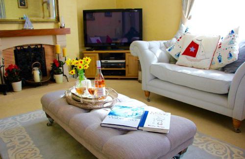 Saxmundham Villa | Sleeps14 Seaside Luxury House on the Suffolk Coast