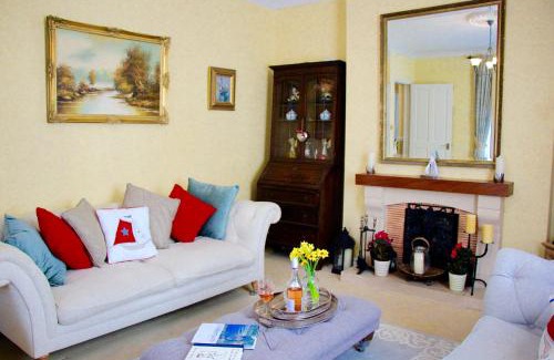 Saxmundham Villa | Sleeps14 Seaside Luxury House on the Suffolk Coast
