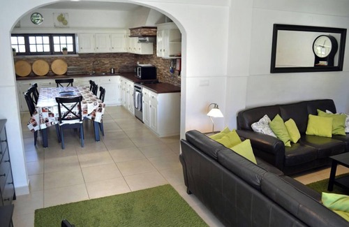 Sao Martinho do Porto Villa | Sleeps22-Garden-HotTub-Pool-Barbecue-Jacuzzi