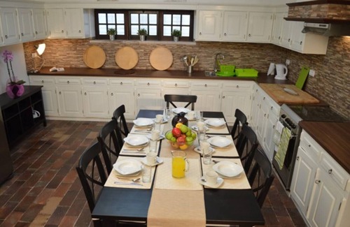 Sao Martinho do Porto Villa | Sleeps22-Garden-HotTub-Pool-Barbecue-Jacuzzi
