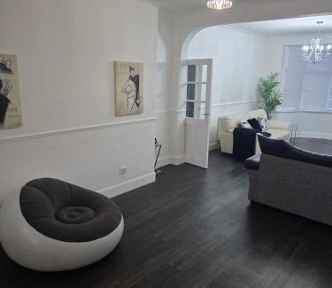 Redbridge House | Slendermorrs Palace