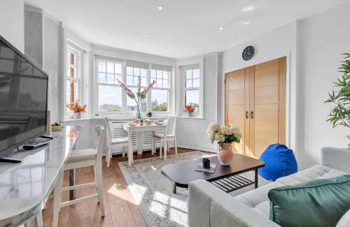 Brighton City Centre Apartment | Slice of Brighton With Seaviews By My Getaways