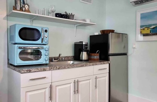 Fort Myers Apartment | Slice of Paradise: Tropical Studio in Downtown Historical River District